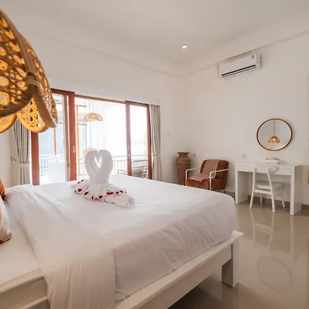 Og Cruz - Central & Stylish Canggu Pool Villa - Sleeps 7