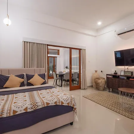 Og Cruz - Central & Stylish Canggu Pool Villa - Sleeps 7